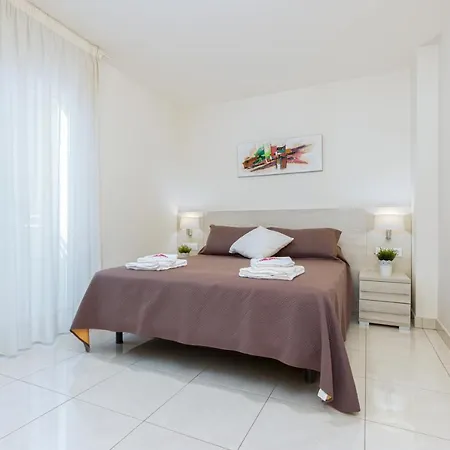 Apart-rent Francesc Macia 2003 Apartment